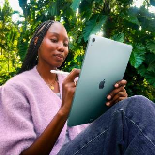 APPLE - iPad Air 13" Wi-Fi 128GB Starlight MCNK4TY/A